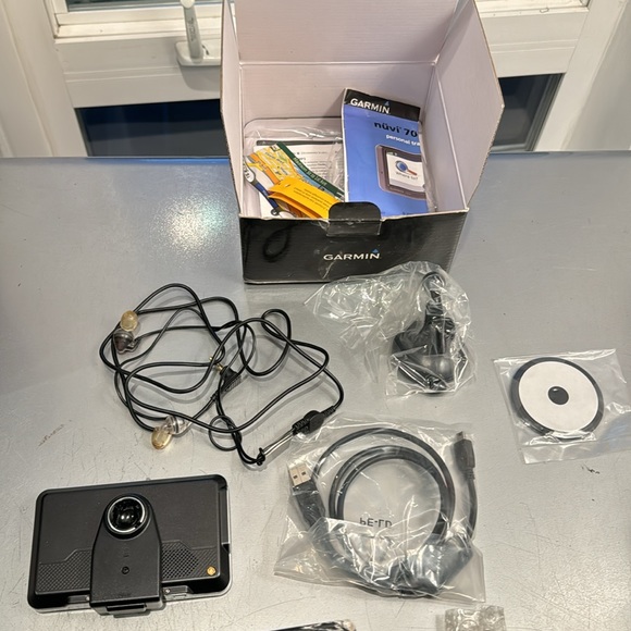 NIB Garmin Nuvi 760 - Picture 7 of 10